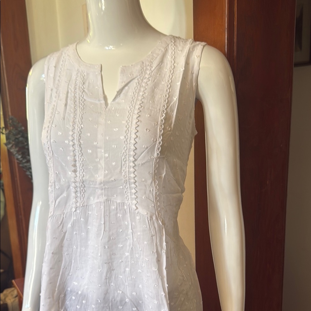 NWT northern reflections size small Elegant White Sleeveless Top